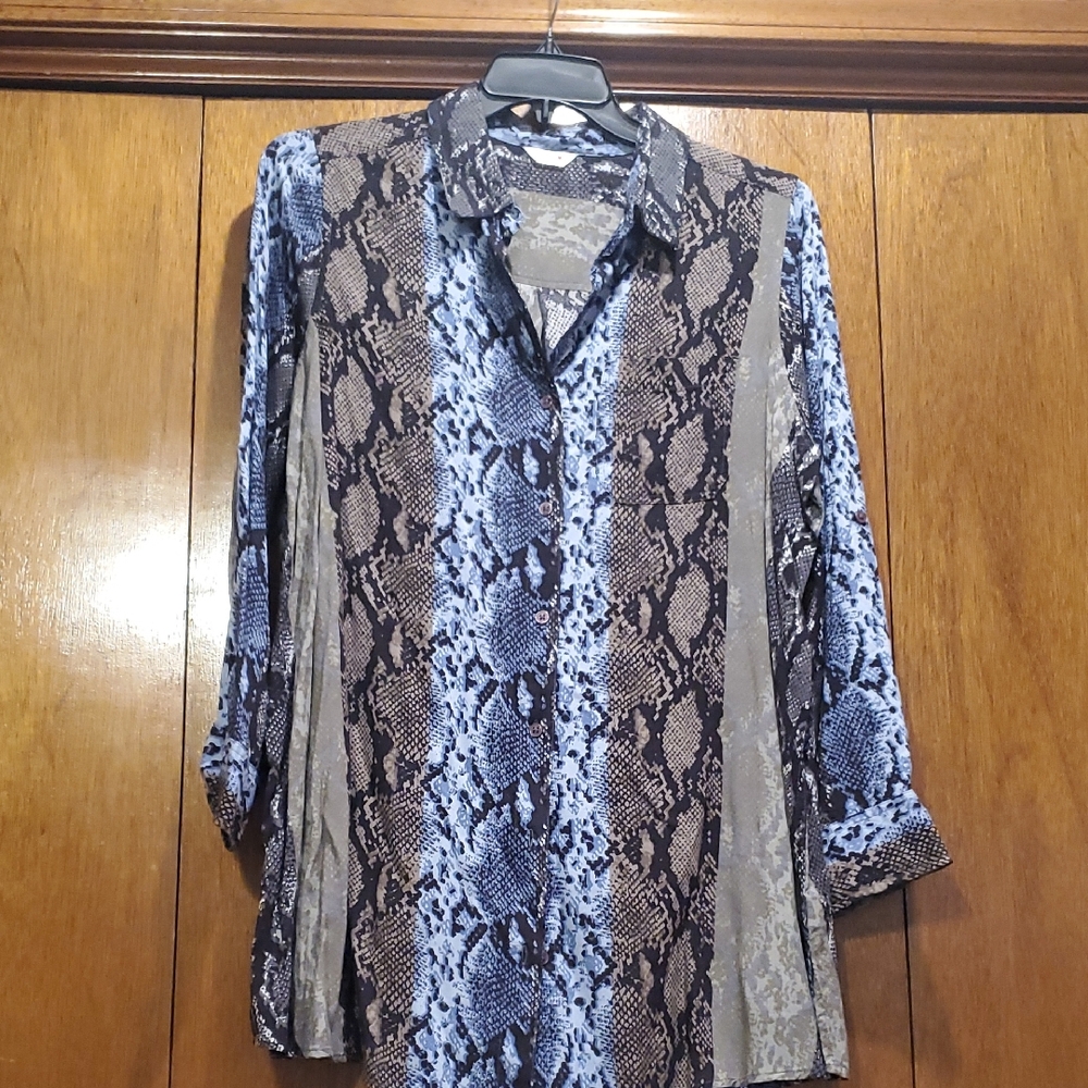 Intro. Blue and Black Patterned Blouse